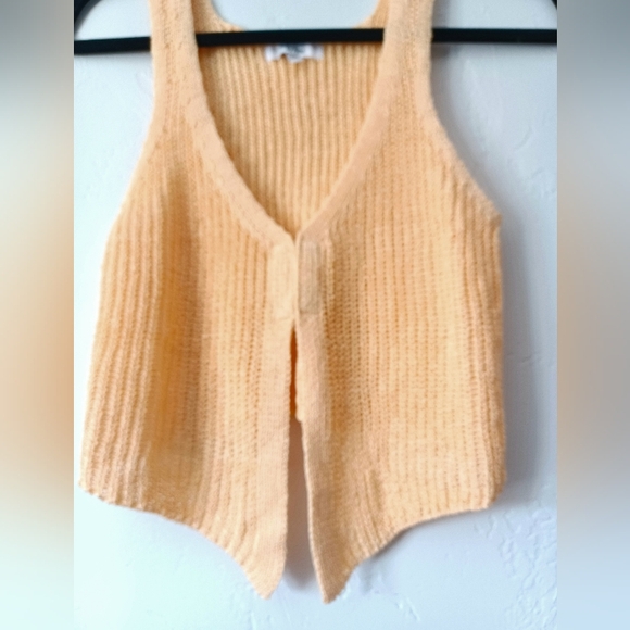 Edit By Nine Peach Knit Sleeveless Top/Vest - Picture 2 of 9